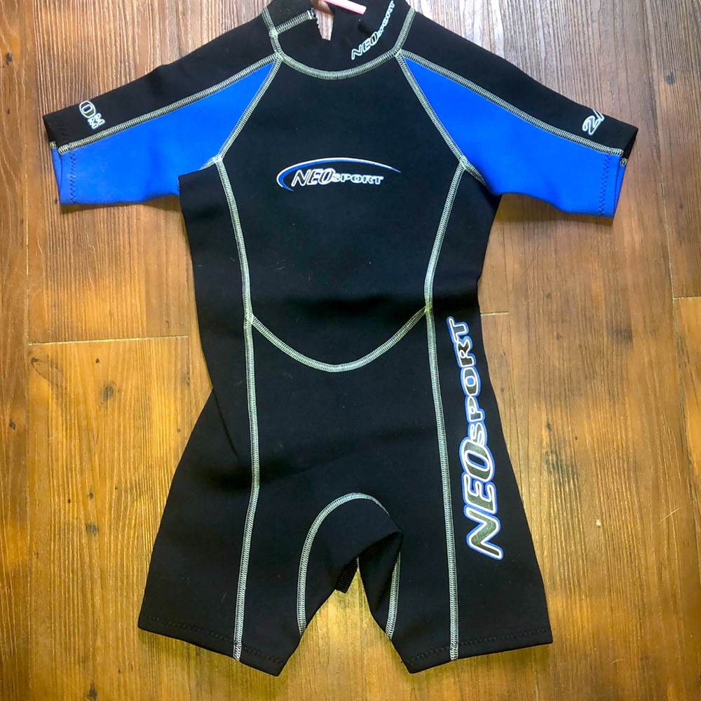 Wetsuit- Neosport 2/0MM - size 6